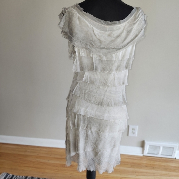 TEMPO PARIS Knee length layered chiffon dress in Ombre gray - Picture 5 of 5